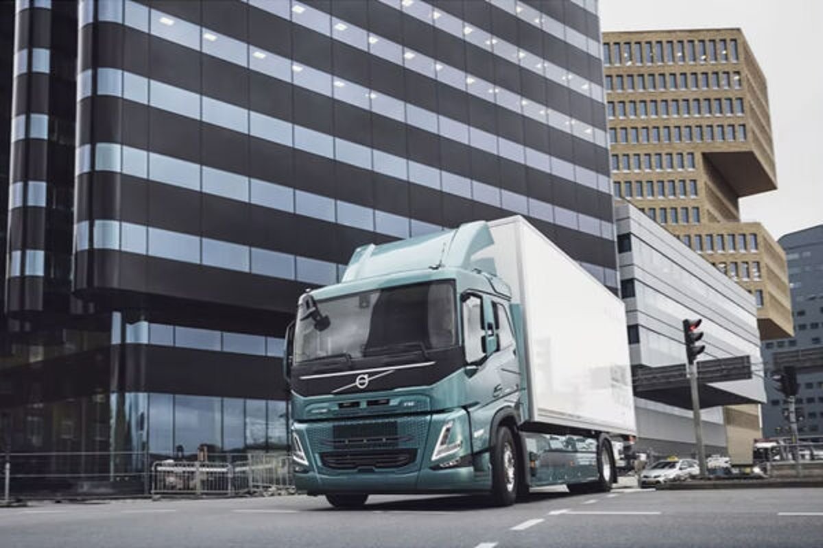 GPS pour poids lourds : Un compagnon de route pour éviter les complications.
